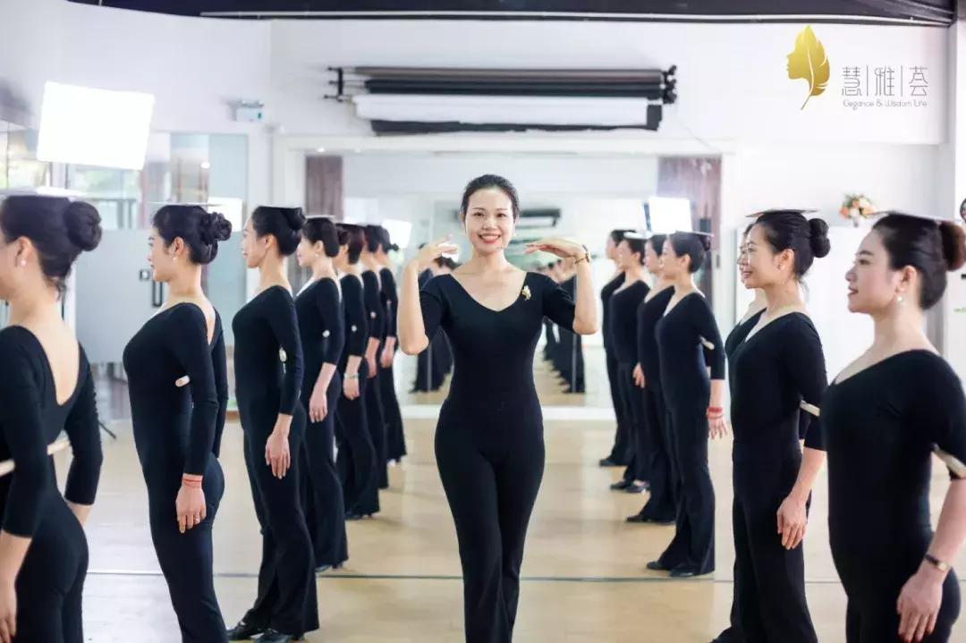 女性气质礼仪培训班,优雅仪态培训报名