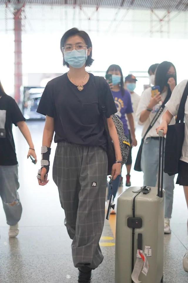 万茜潮流服饰,万茜近期同款裤子