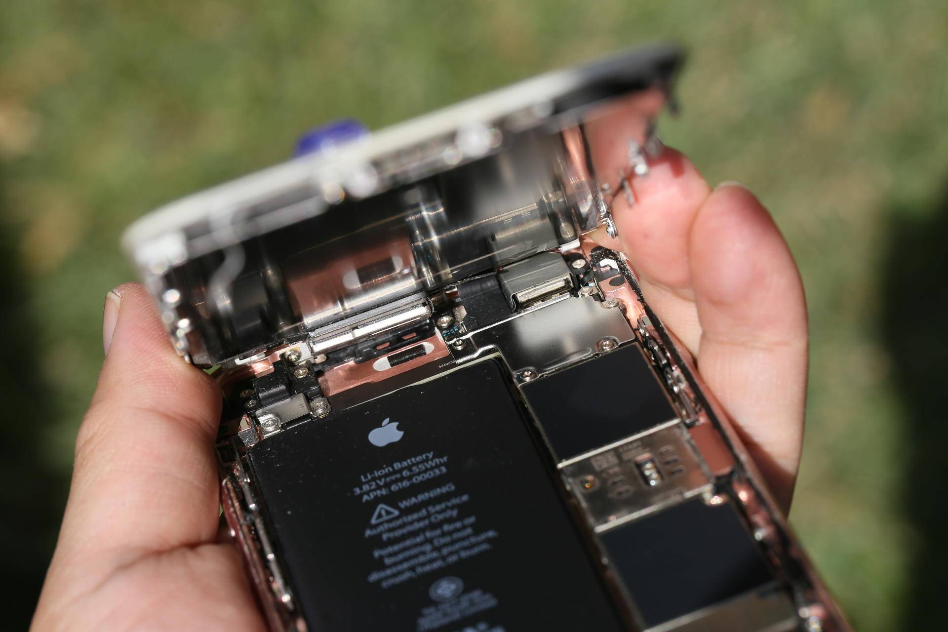 苹果6s电池更换拆解教程,iphone6s换6sp电池续航