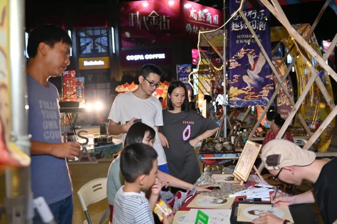 在大岗逛了一天，朋友决定买下这家店铺