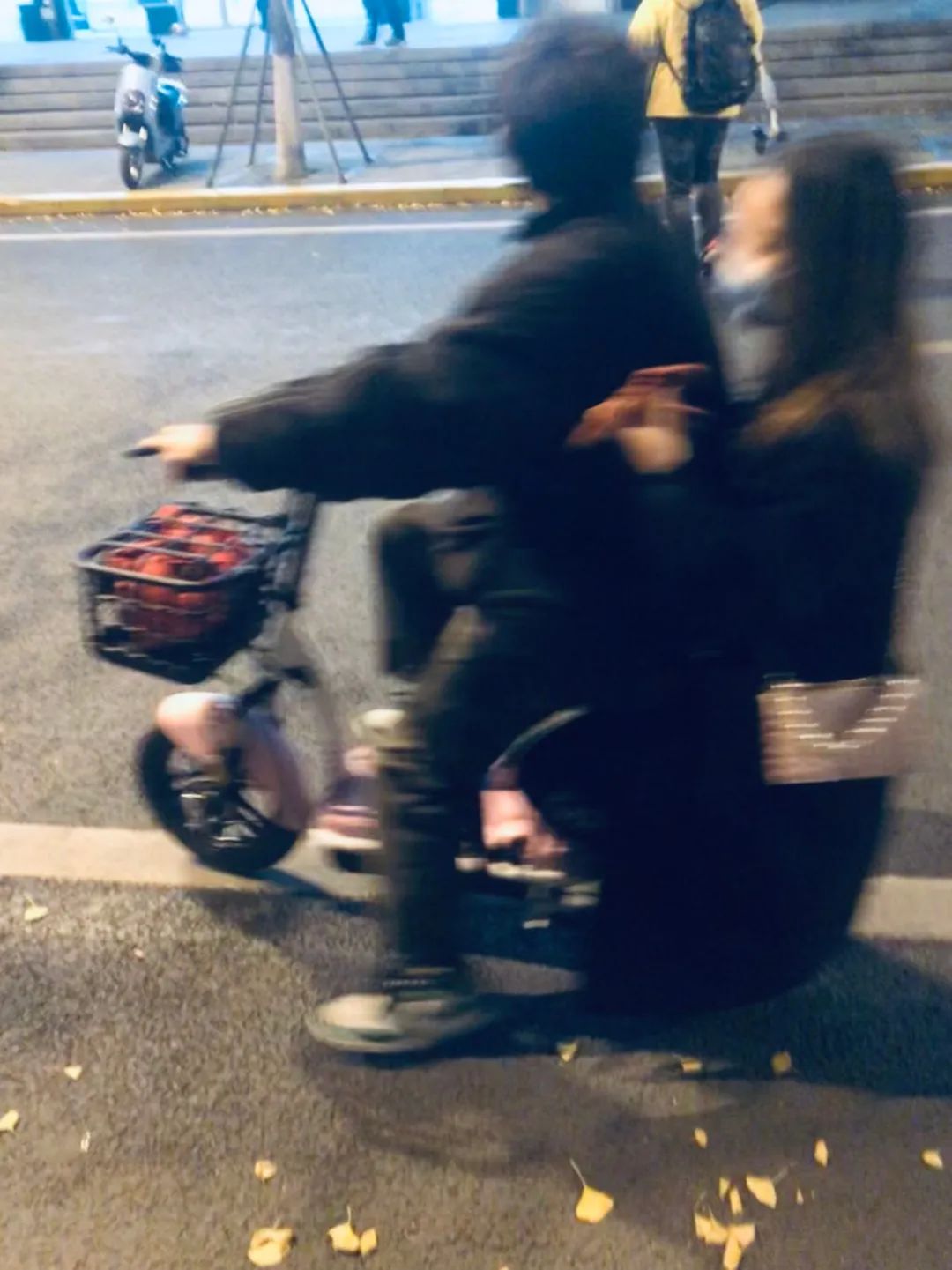 成都天府三街打工视频,天府三街上班的人怎么那么多呢