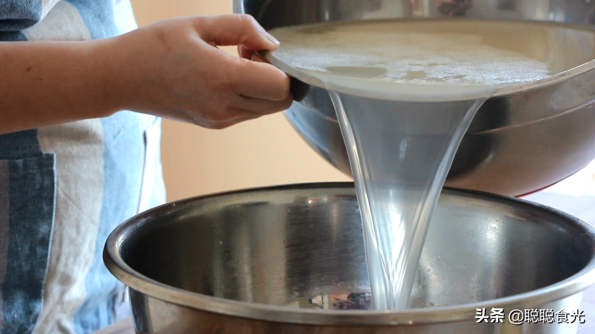 凉皮怎么做才有劲道不易断,凉皮做的不筋道还发粘怎么回事