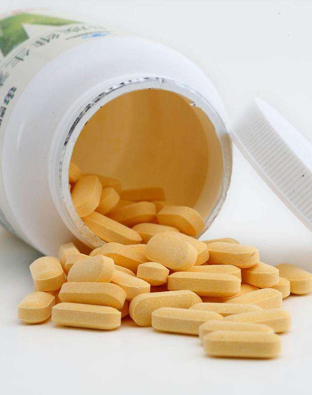 怎样高效解决头油头皮屑掉发问题,解决头油和头皮屑多的洗头方法