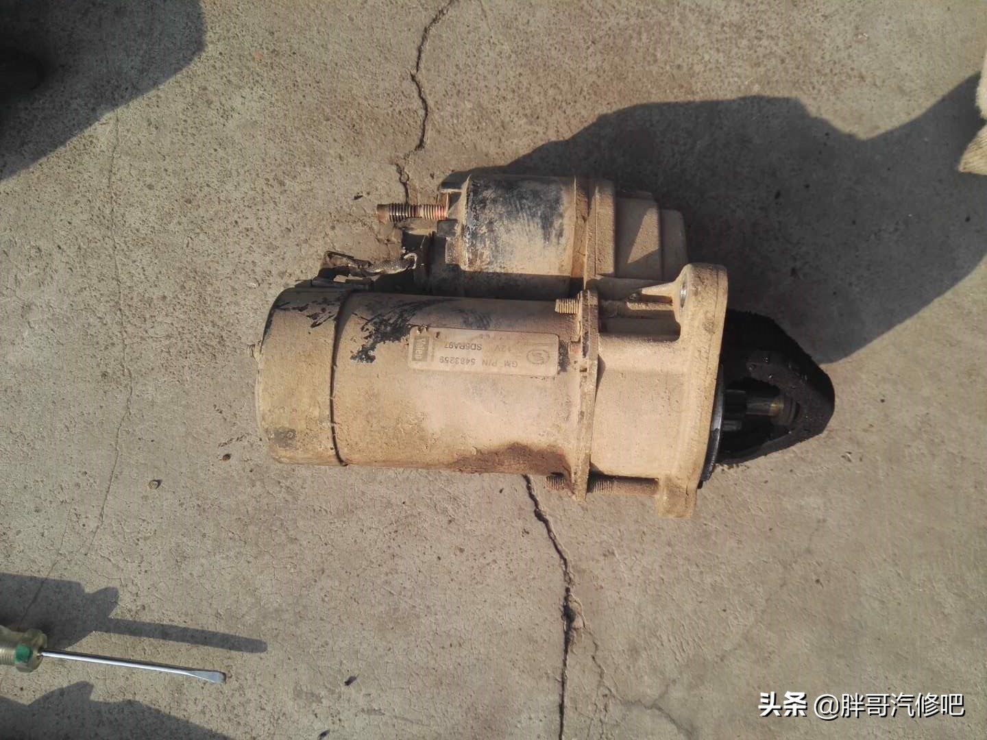 别克凯越更换起动机碳刷教程,凯越起动机马达更换碳刷图解