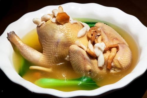 炖土鸡要不要放鸡精,炖土鸡要不要放白酒