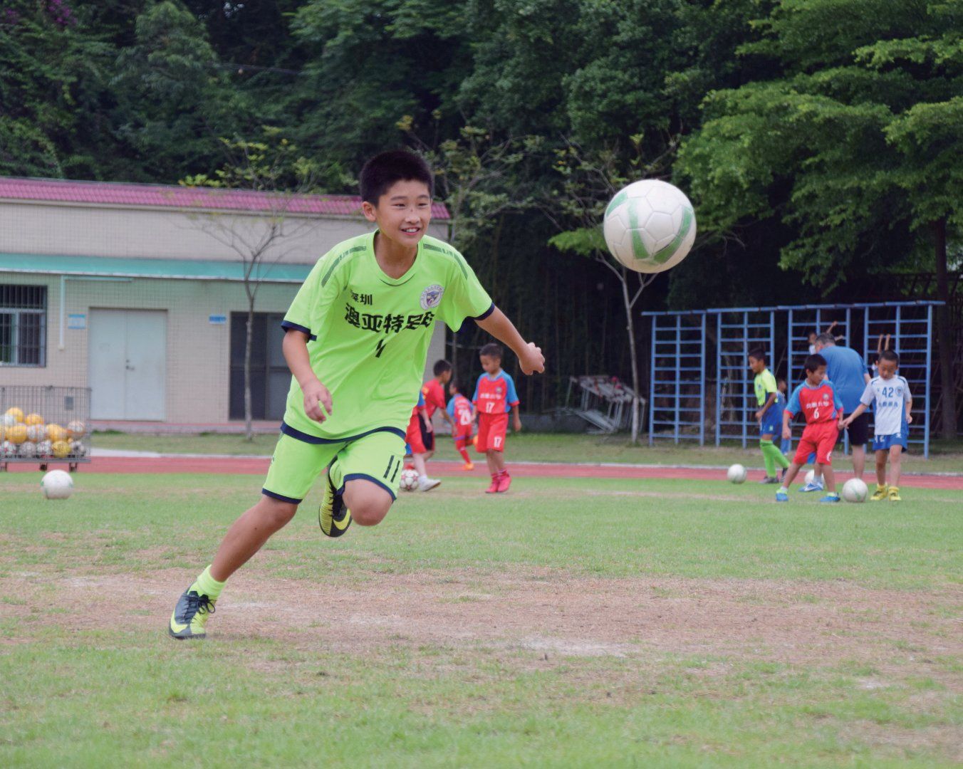 光明凤凰学校教室,光明凤凰学校规划