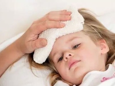 脑瘫宝宝喝奶,宝宝脑瘫吃奶的症状