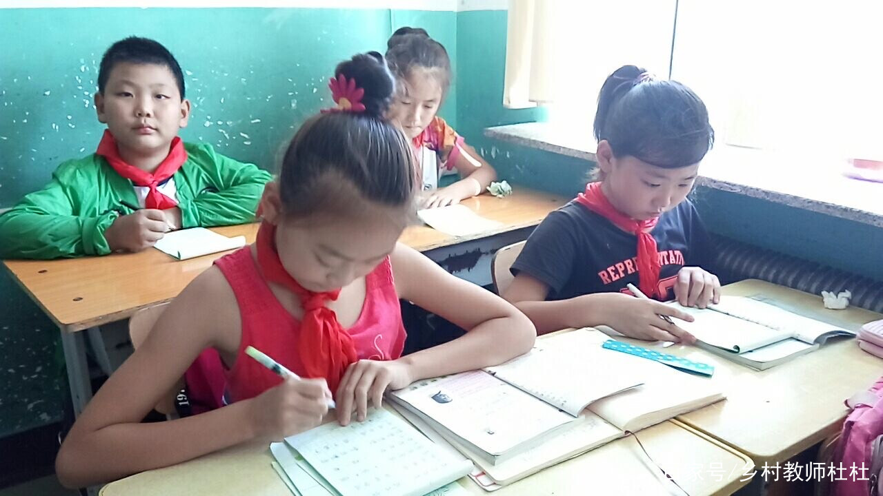 孩子写字一堆毛病,孩子写字要看着才能写好怎么办