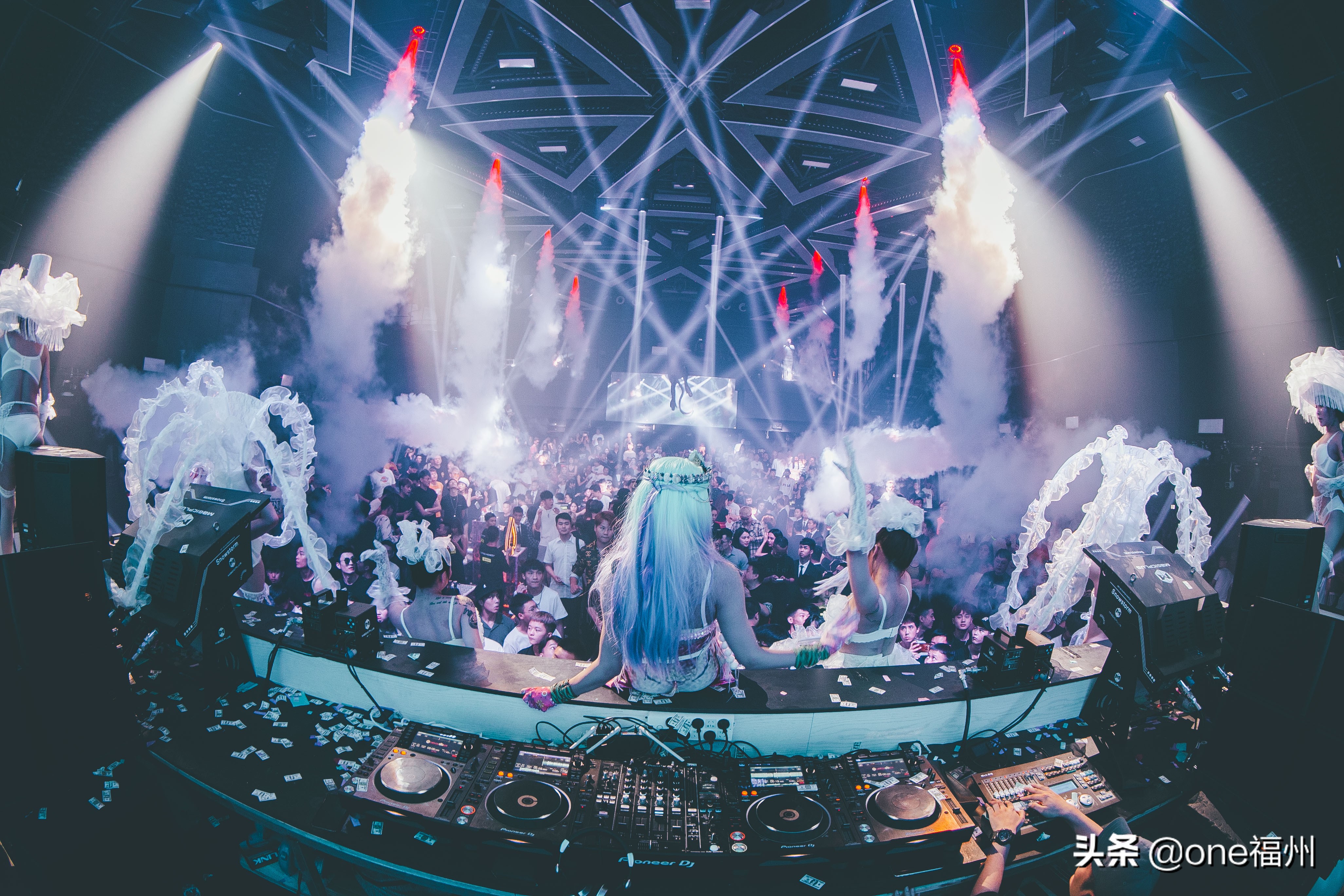 去酒吧除了舞拳还能玩啥,去酒吧都玩什么