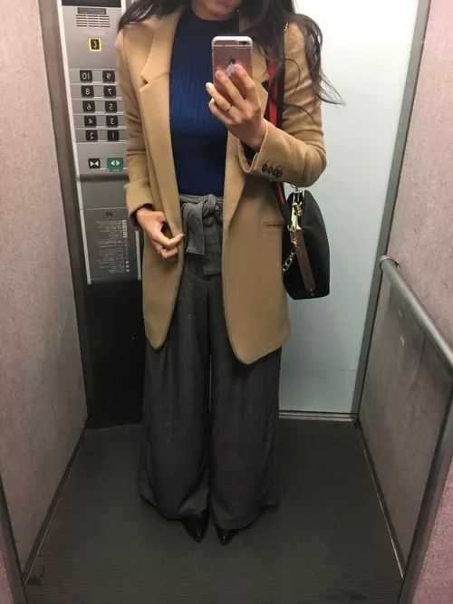 GU的衣服,藏青色u型显瘦上衣