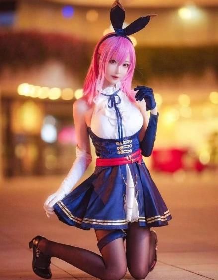 15岁萝莉cos黑太子，换上了“山竹袜”，“仙鹤腿”成绝色