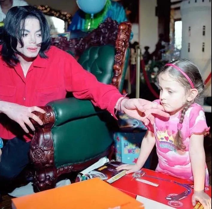 迈克尔杰克逊的儿子和女儿的状况,迈克尔杰克逊女儿们现状