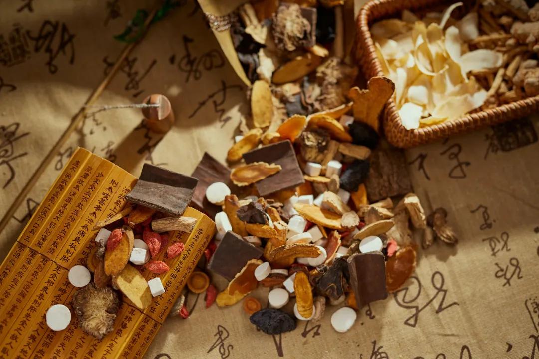 什么药需要捣碎再煎煮,中医常用的炮制方法