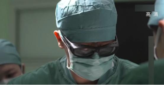 大爷患重病急需治疗,大爷病倒无人照顾视频