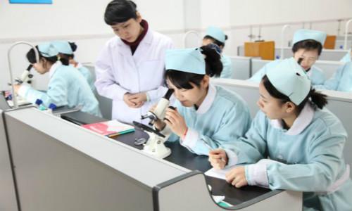 重庆哪里有读护理专业的,重庆读职校学护士好吗