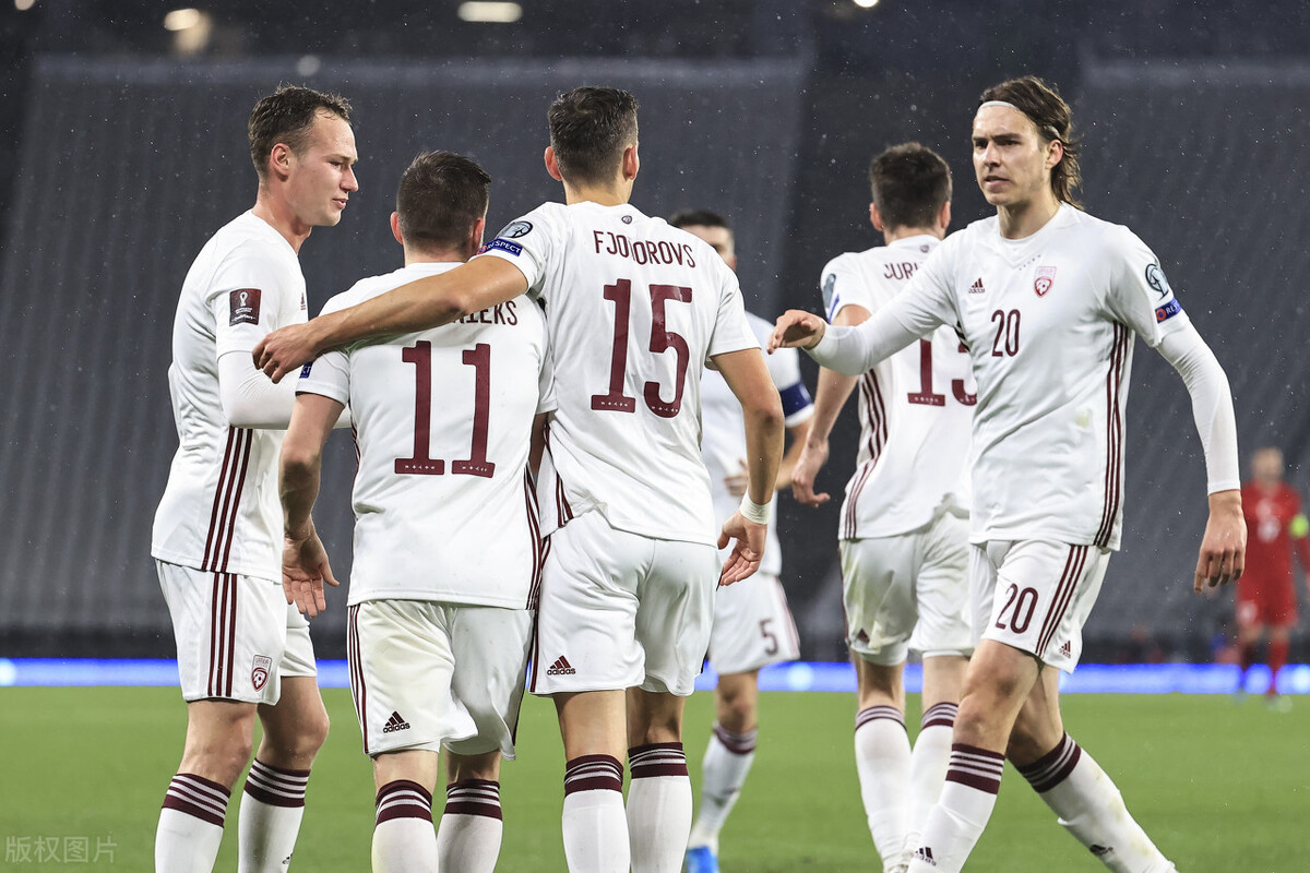 3-3世界杯8强黑马爆冷：中超金靴破门难救主，鱼腩队意外绝平