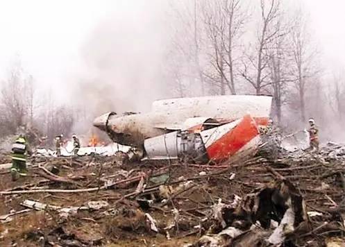 飞机出故障飞机配置降落伞,一架飞机降落伞