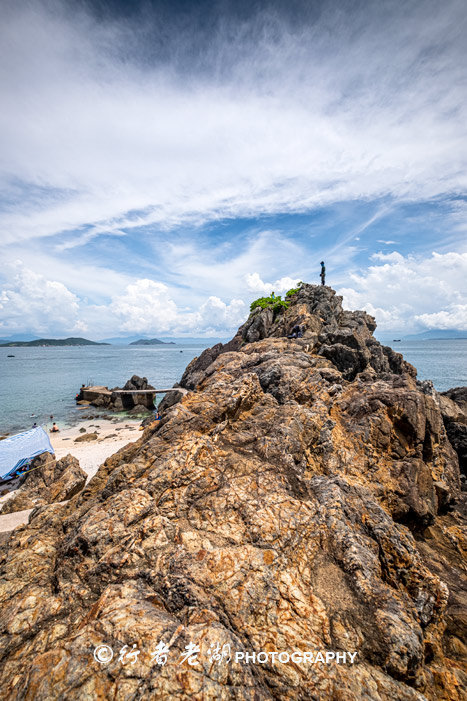 这个荒岛超多海胆和鲍鱼，但不能抓只能看，登岛还必须入境香港