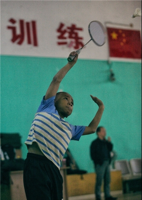 11年前,浙江农村奶奶收养了黑人小男孩巴比,如今怎么样了?