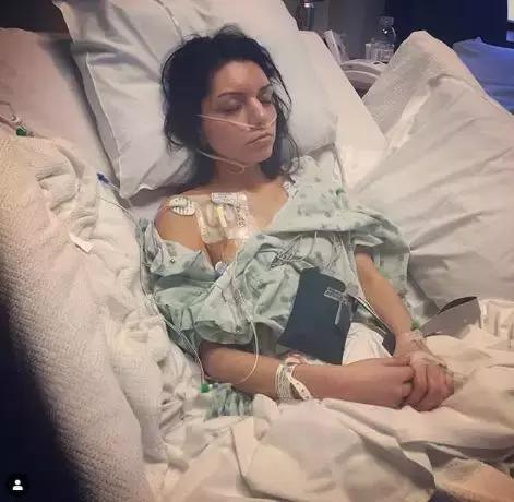 全身瘫痪，经历10次手术后康复，她就这样一步一步实现了医生梦