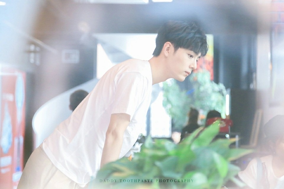 肖战唱歌残酷月光,你不知道的事肖战原版