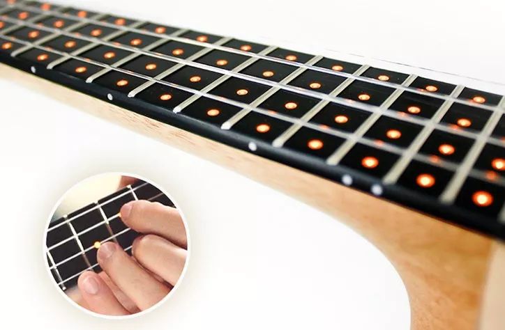 只需十分钟小白也能钢琴弹唱,智能尤克里里新手入门教程