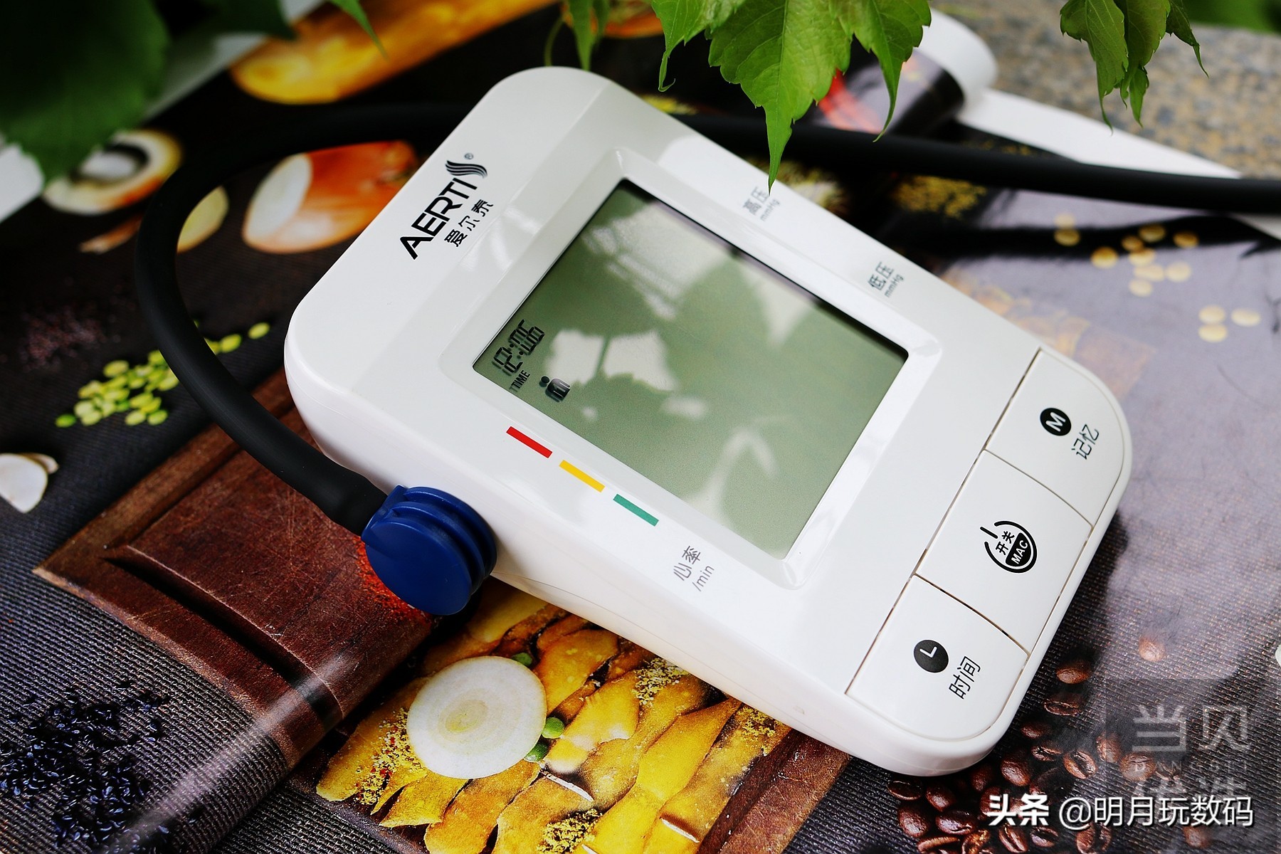 心电血压实时监护仪,随时测血压特别方便