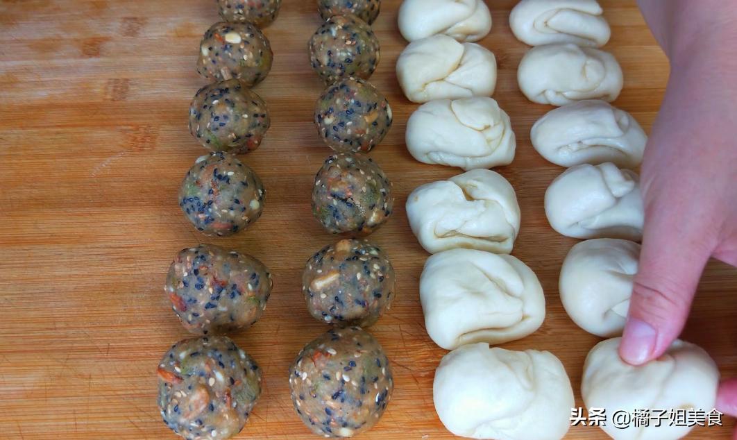 五仁月饼的教程家常,五仁月饼从和面到做的方法