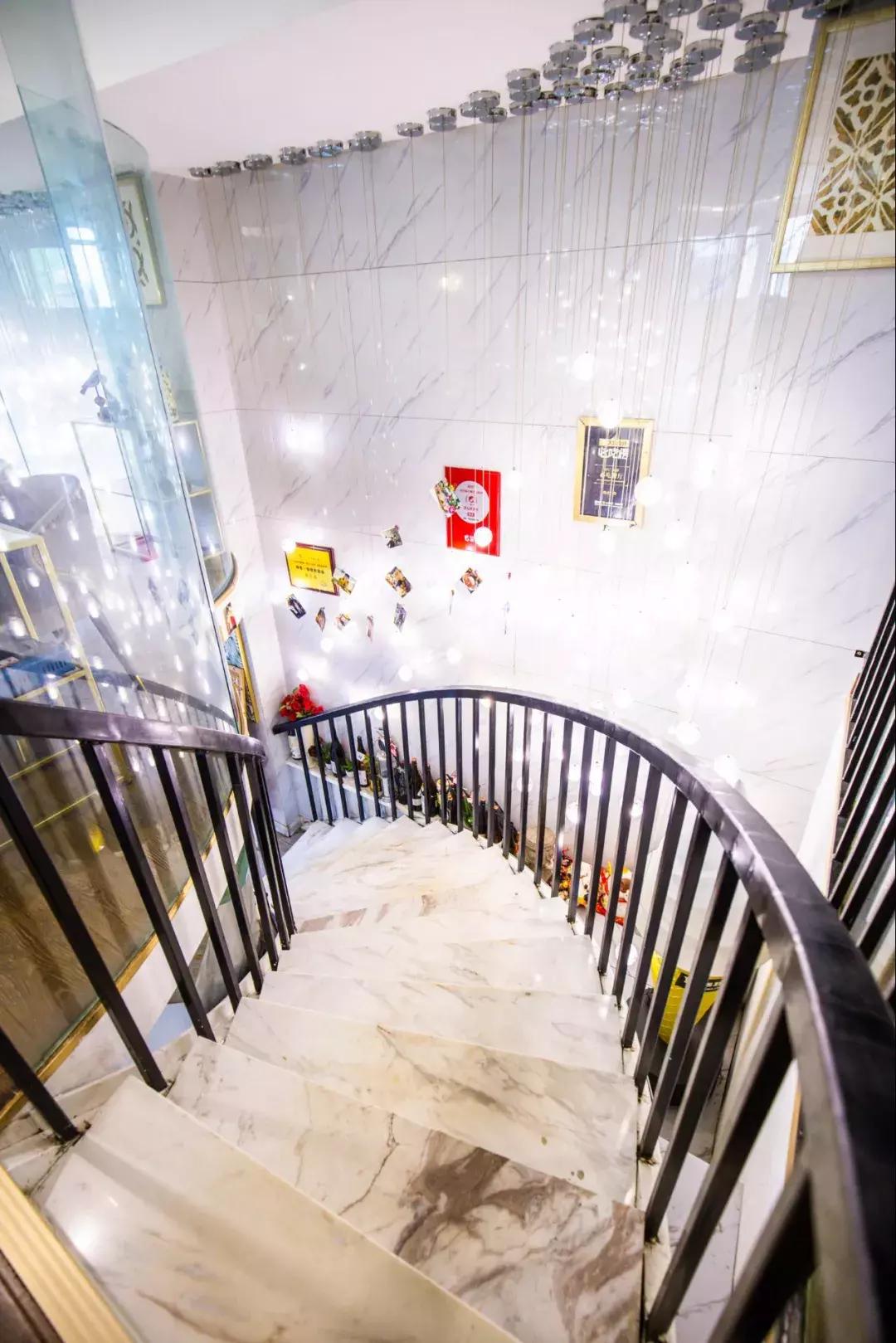 一家日料网红店,这家网红餐馆逆势开新店了