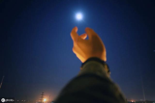 古诗词中的月亮寄托许多情感,古诗词月亮意境