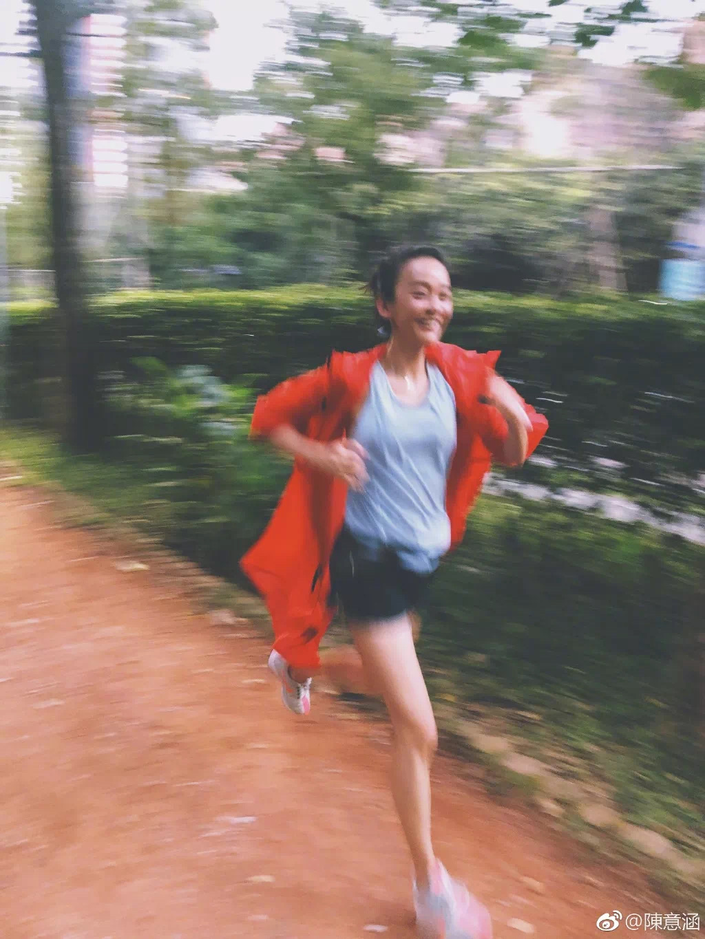 卖三无产品的网红刘虞佳,刘虞佳金秀贤勇气