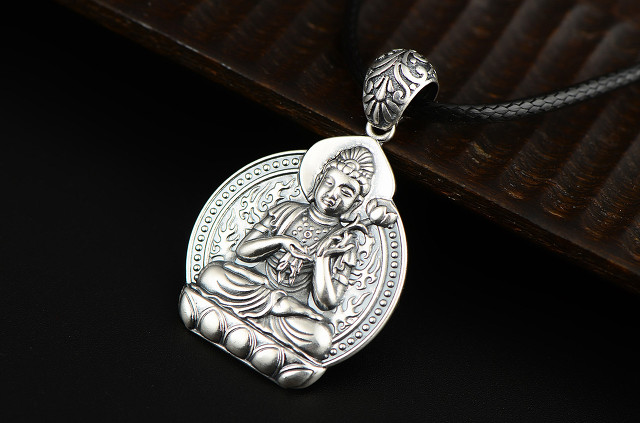 佩戴银饰变黑的原因,佩戴银饰有什么讲究