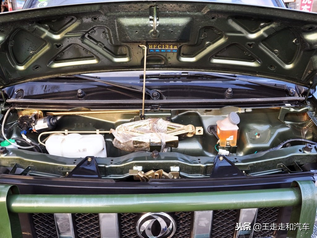 吉姆尼军绿版视频,吉姆尼军绿色小越野车