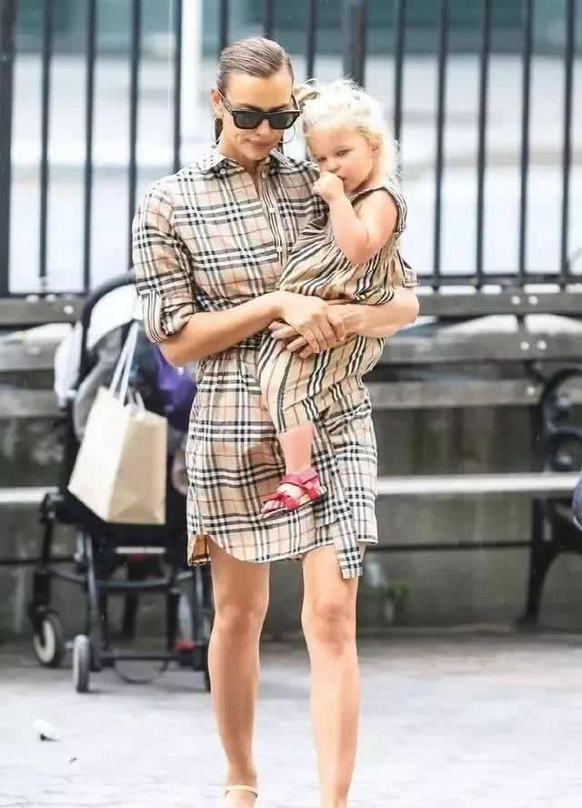 布莱德利库珀颁奖礼,布莱德利库珀颜值巅峰