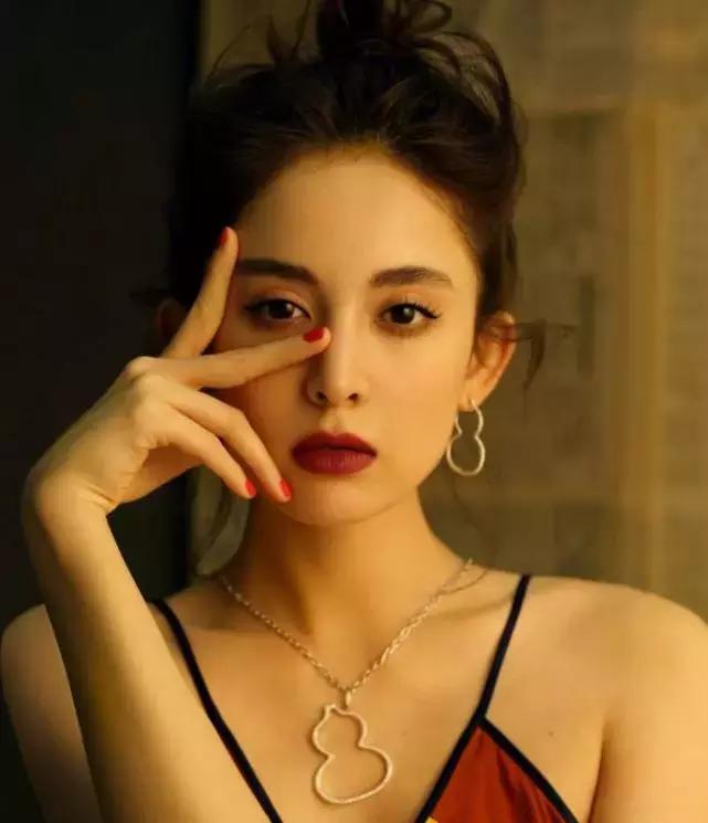 曾经一夜爆红现在被打回原形,曾经被打入谷底如今翻盘重生