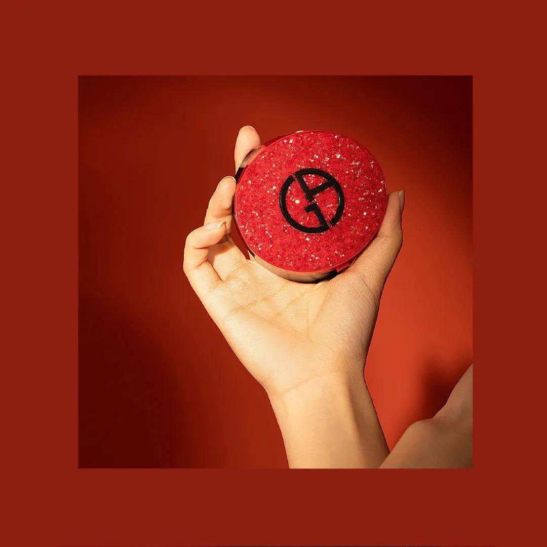 易烊千玺代言阿玛尼出场,易烊千玺代言阿玛尼刻字