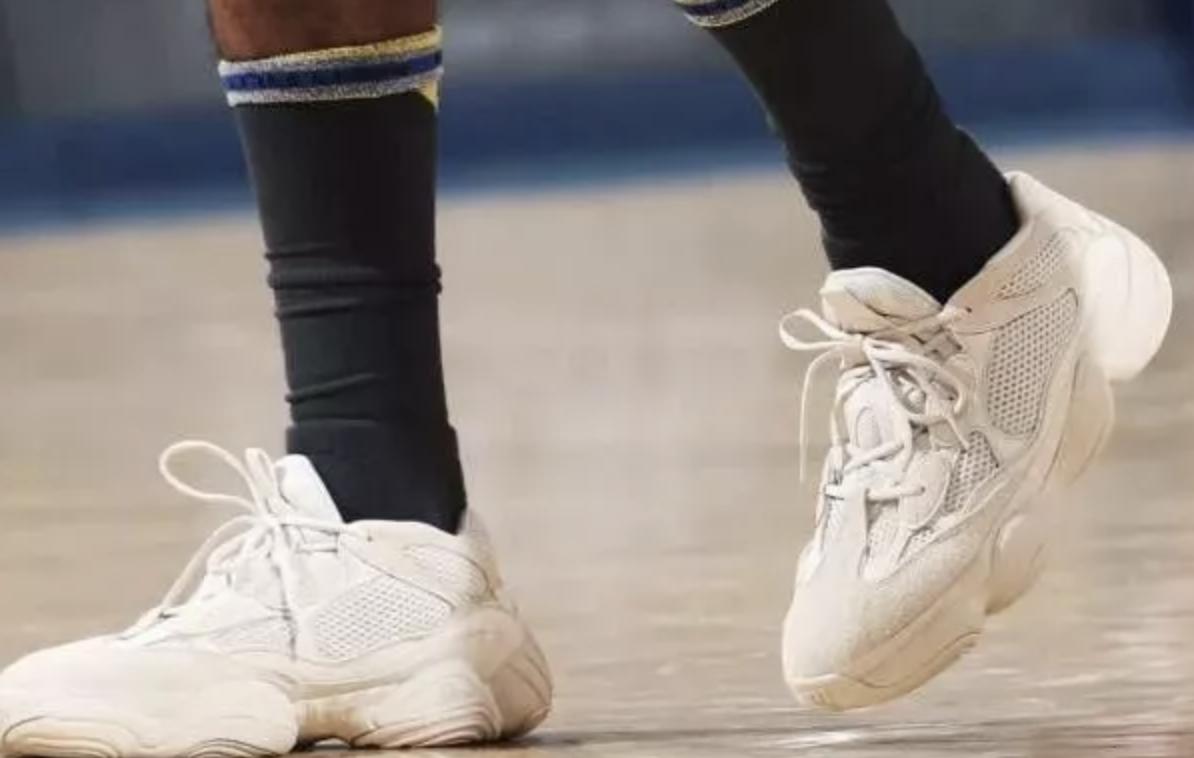 yeezy椰子价目表 (yeezy和椰子哪个好)