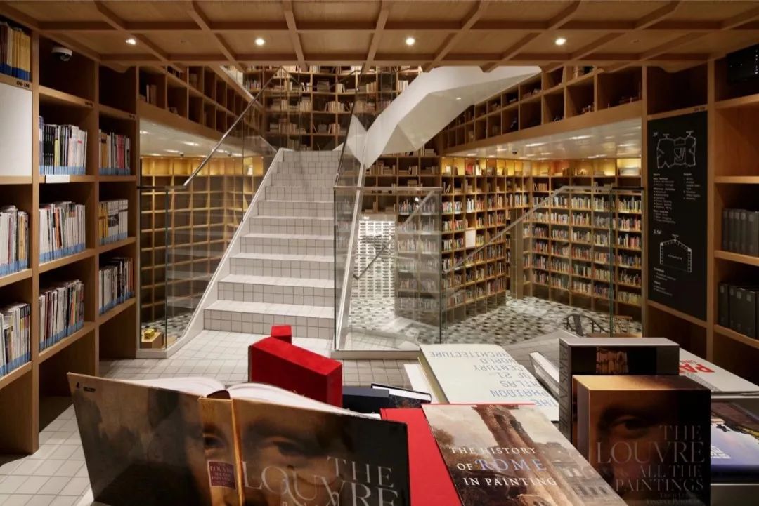 从优衣库到南京步行街,优衣库到路易威登