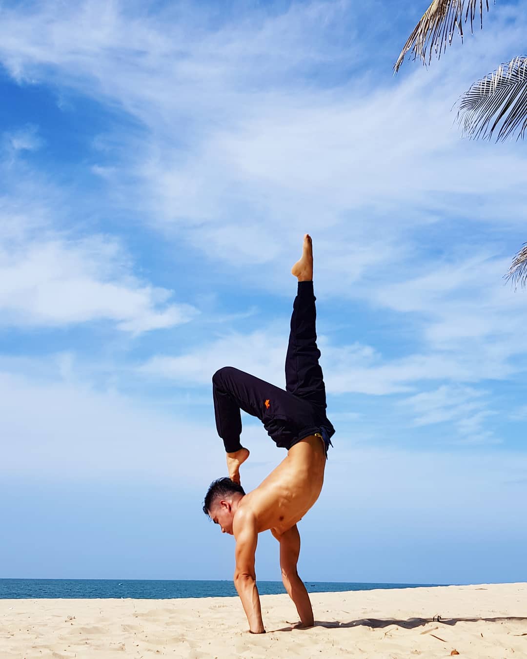 海边沙滩瑜伽体式简单好看,海滩瑜伽动作