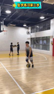 詹姆斯大回环教学,如何练詹姆斯大招