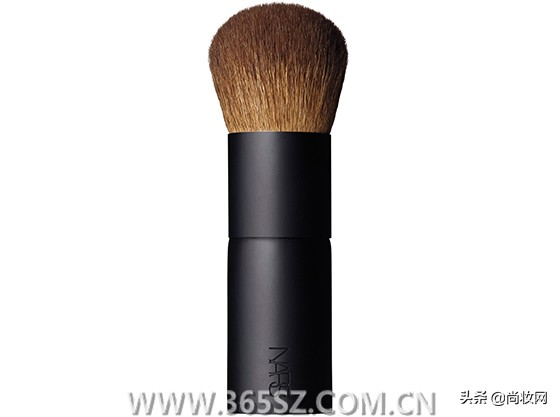 不出错妆容平稳度过实习期