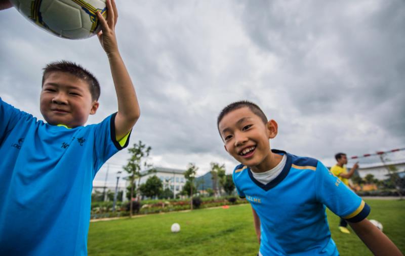 儿童足球体验课应该怎么上,7-12岁少儿体能足球课程