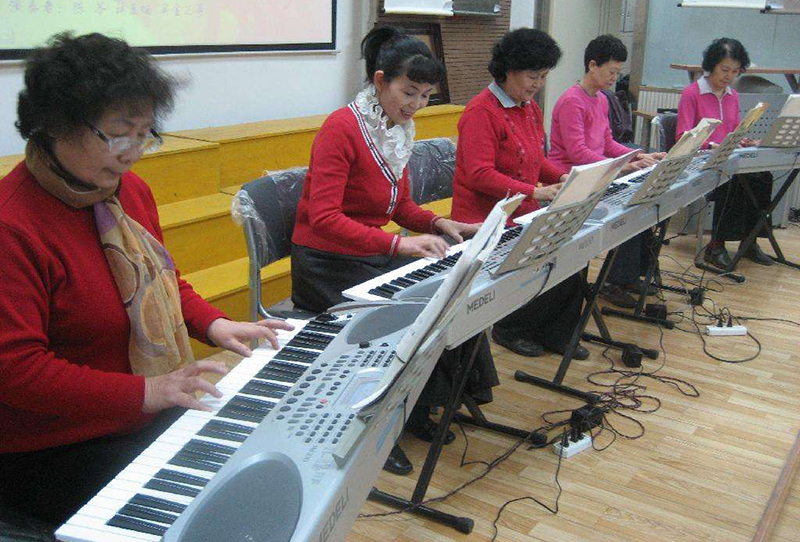 怎么弹出好听的曲子电子琴,怎样用电子琴弹出好听的曲子