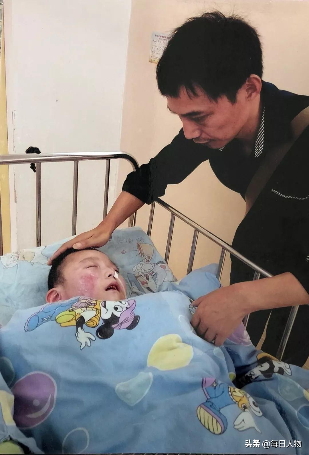 最小植物人存活9年后离世，其父与医院互诉历时3年未判决