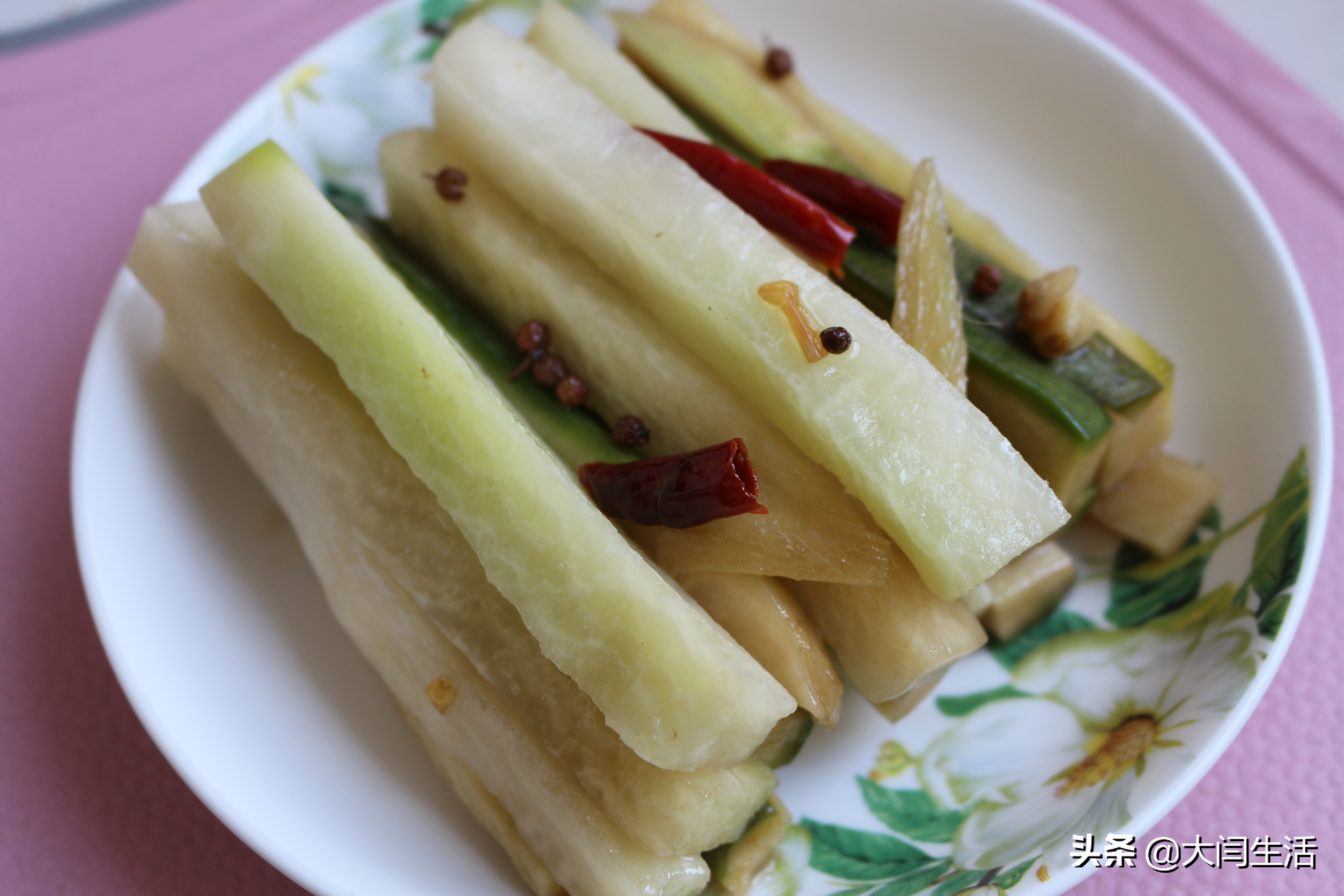 一家三口腌萝卜的做法甜酸脆,酸甜萝卜小菜的腌制方法