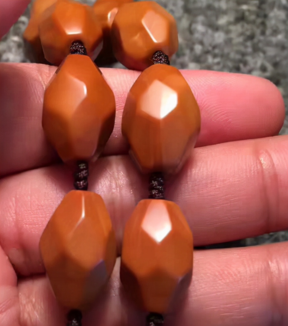 橄榄核手串和桃木手串哪个好,文玩橄榄核手串手持图片