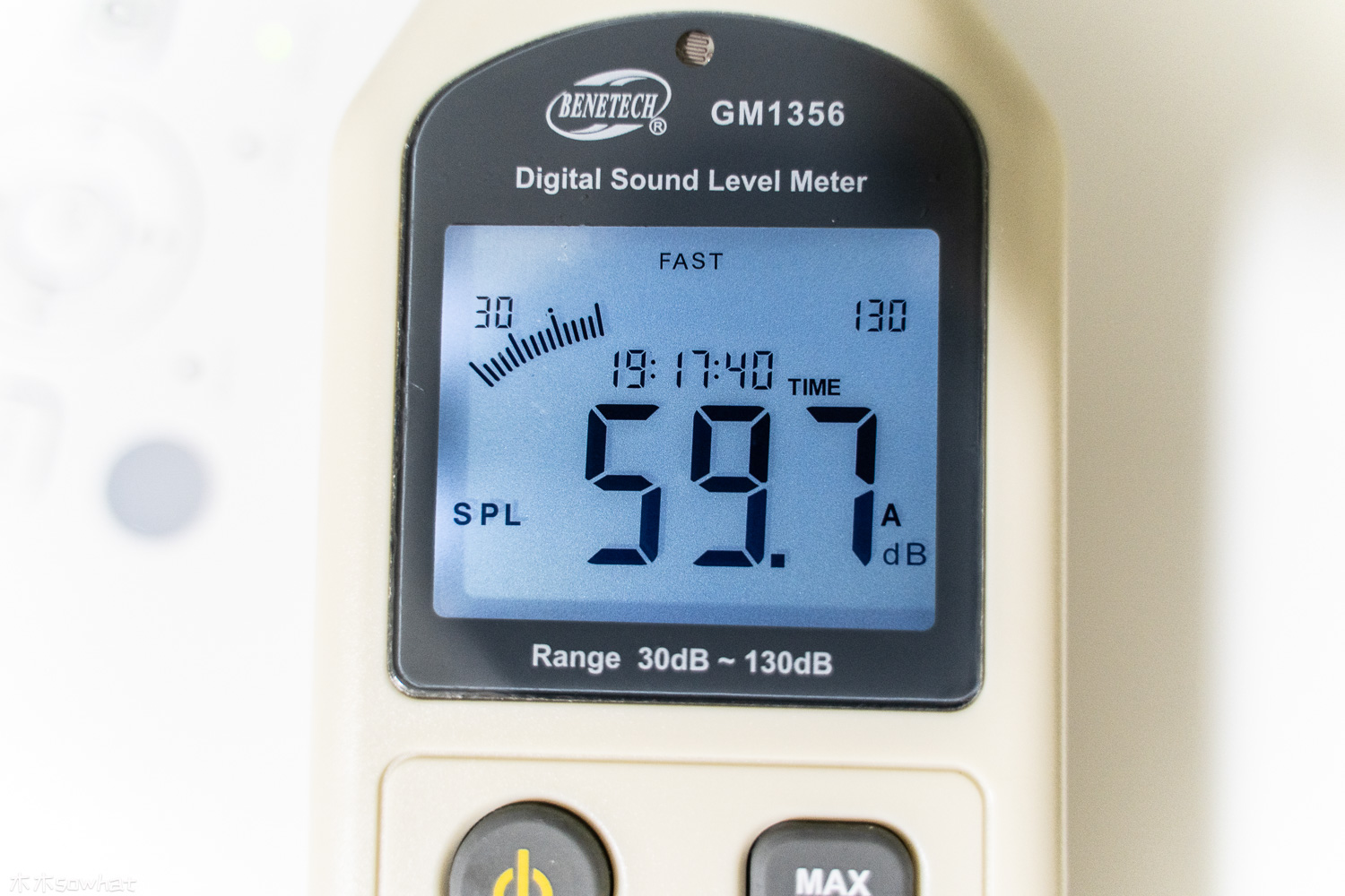 8000块的4K投影仪效果怎么样,800元的1080p的投影仪