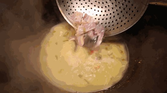 重庆鲈鱼正宗做法,关老师手把手教你酸菜鱼