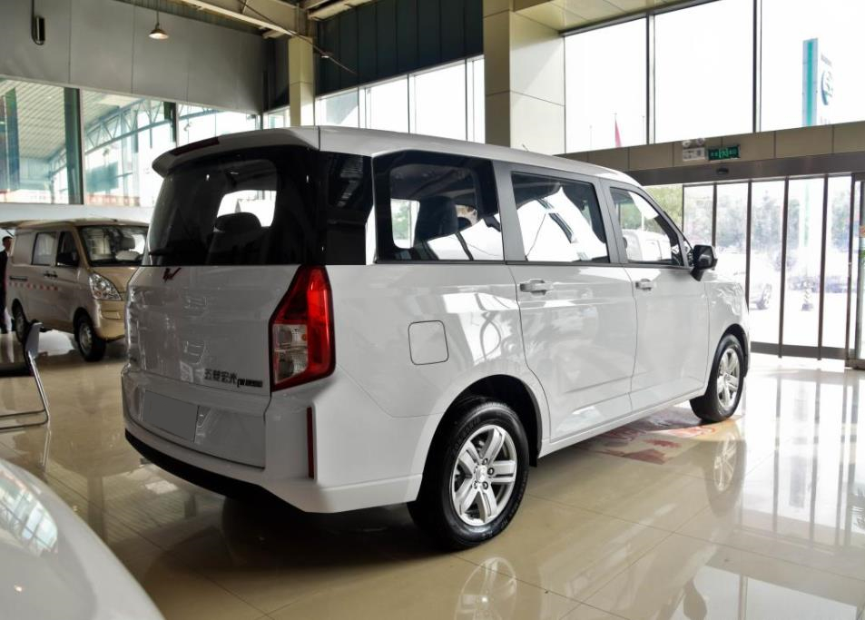 五菱宏光plus2座致富版,五菱宏光帮农民致富