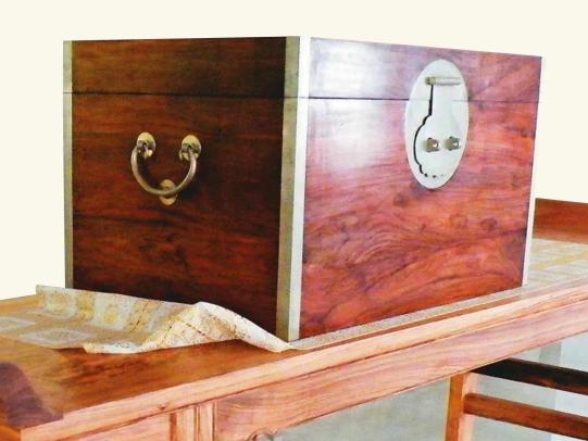 市场上用什么木材冒充黑黄檀木,假冒黄花梨的木材